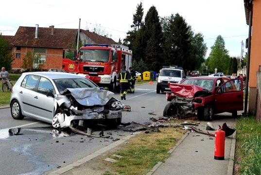 CERNIK – U TEŠKOJ PROMETNOJ NESREĆI JEDNA OSOBA POGINULA