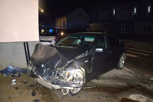 ODUZIMAJUĆI PREDNOST 58-GODIŠNJAKINJA IZAZVALA PROMETNU NESREĆU U KOJOJ JE TEŽE OZLIJEĐENA