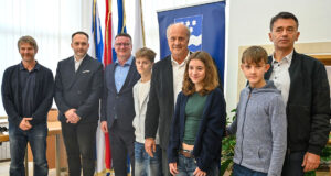 Glumci i djelatnici na filmu “260 DANA” Jakova Sedlara na prijemu kod župana /TRAILER/