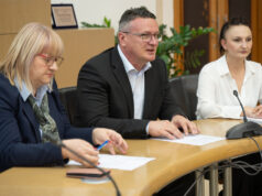 Župan Danijel Marušić potpisao ugovore s 40 novih stipendista