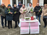 Forum žena GO SDP-a NG tradicionalno za Zakladu Ana Rukavina dijelili tulipane /VIDEO/