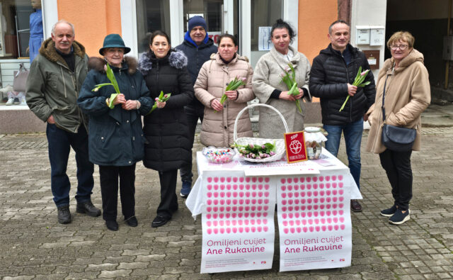 Forum žena GO SDP-a NG tradicionalno za Zakladu Ana Rukavina dijelili tulipane /VIDEO/