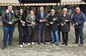 Članovi GO HDZ-a tradicionalno dijelili maslinove grančice uoči Cvjetnice /VIDEO/