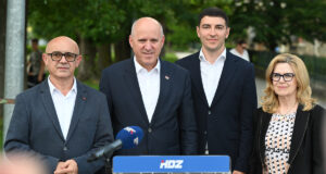Trnka i Bušić s ministrom Bačićem predstavili projekte za Novu Gradišku: ‘Gradu treba komunalno i kadrovsko osvježenje’ /VIDEO/