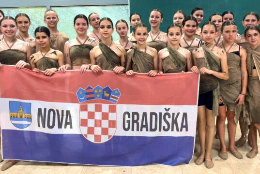 Izvanredan uspjeh Sportskog plesnog kluba Nova Gradiška na plesnom kupu u Požegi /FOTO/