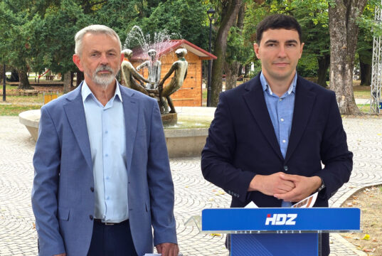/VIDEO/ Bruno Bušić i Ivan Sertić: “Sabina Vlaović svjesno manipulira stanovnicima Prvče, iza prosvjeda je ista tvrtka koja joj vodi kampanju!”